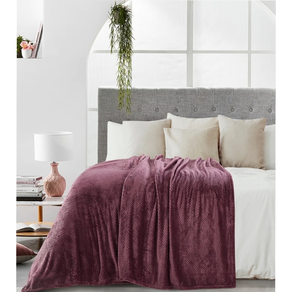 Thesis Home NWT Classic Textured Fleece Throw Blanket in Plum - Picture 2 of 7